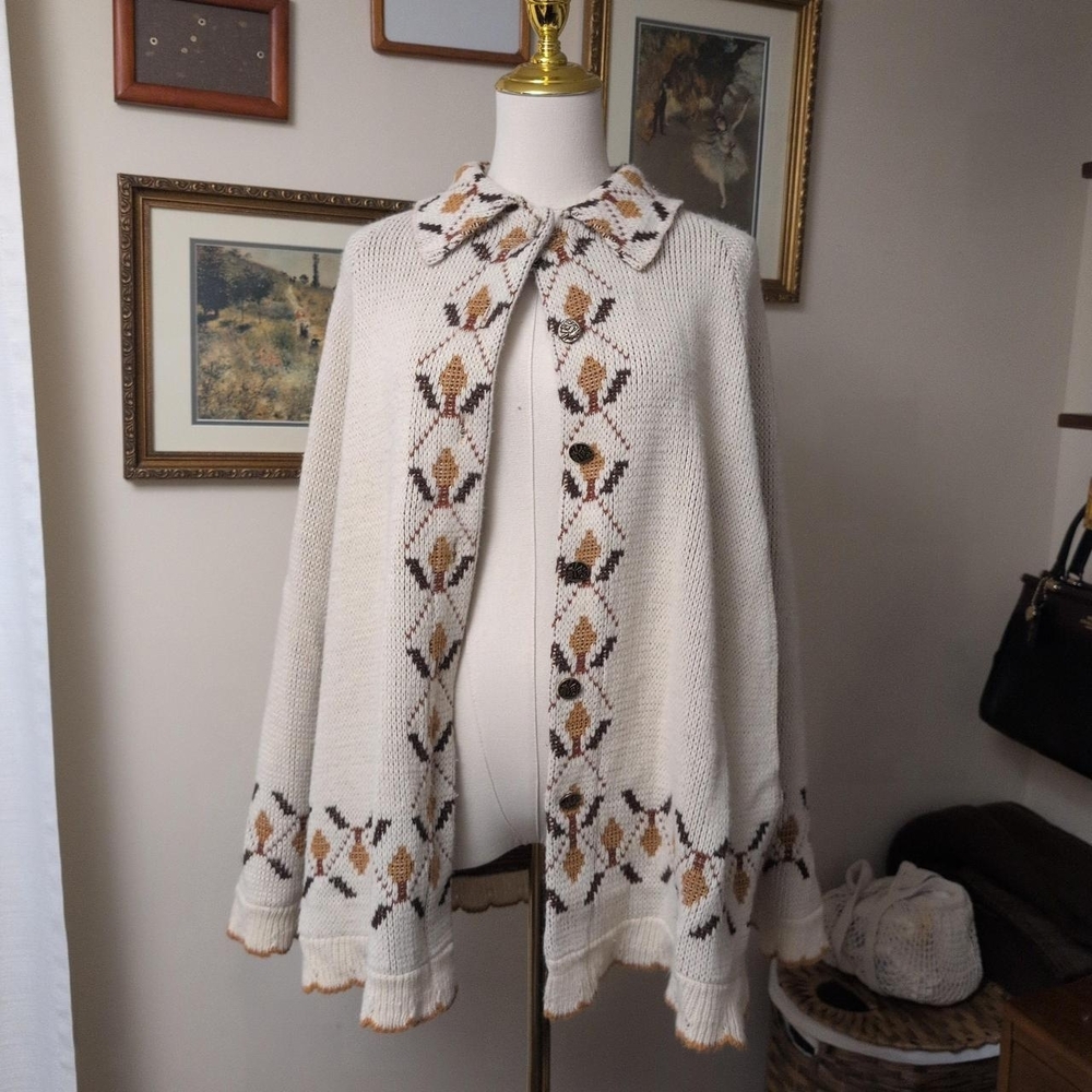 JCPenney Cream Patterned Women's Sweater Cape